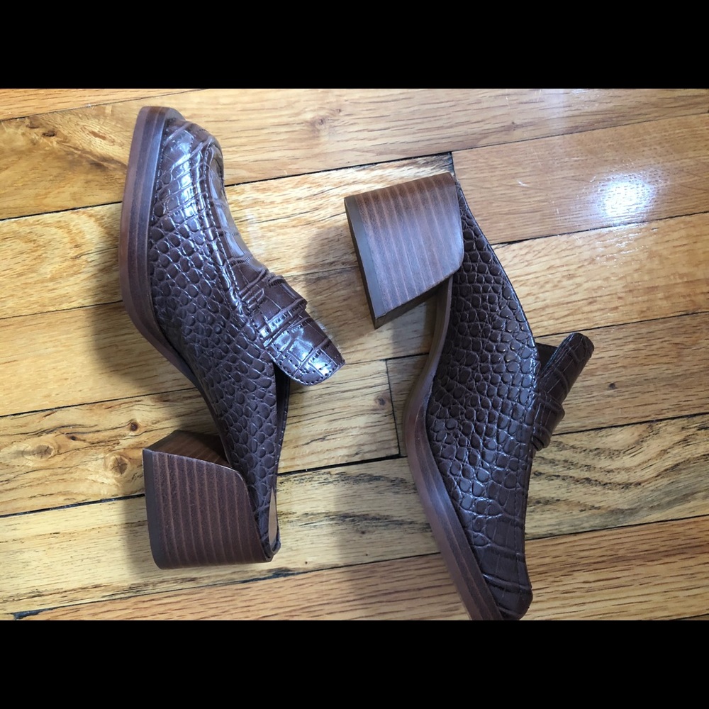 Clogs - Picture 2 of 8